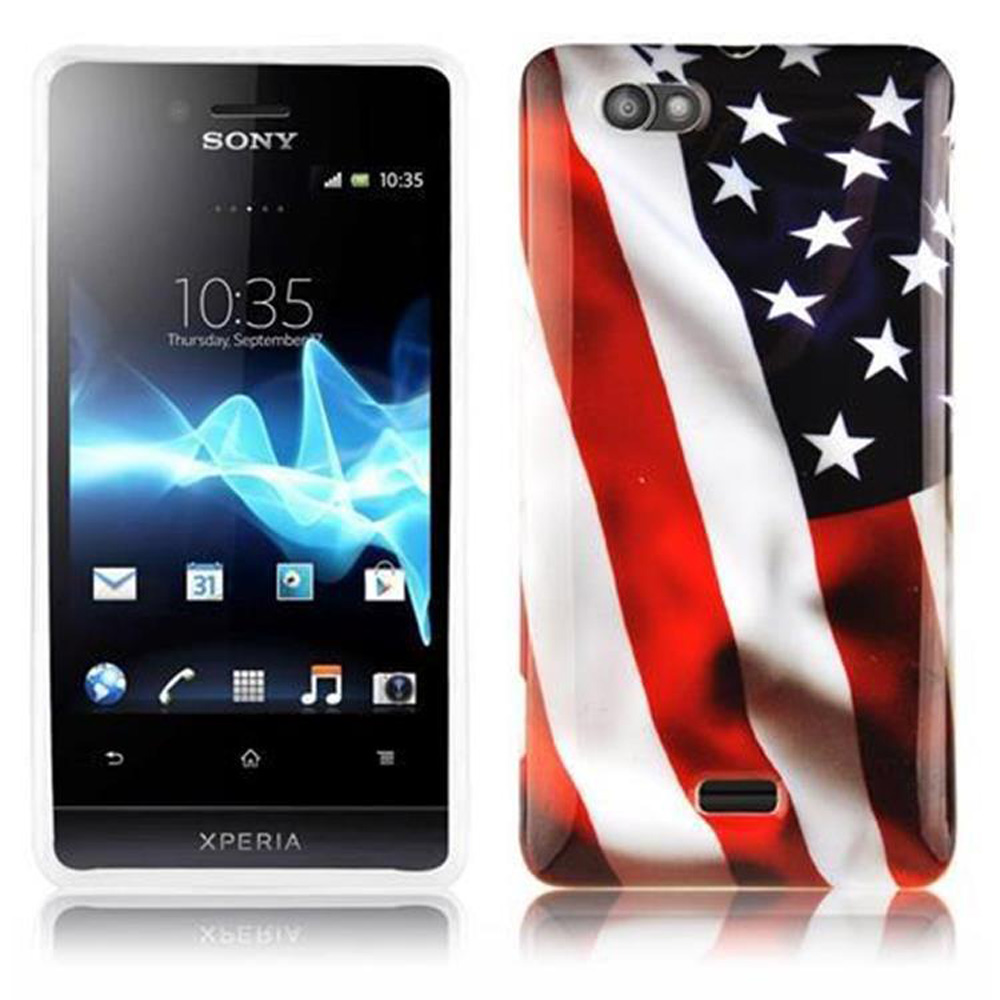 Sony Xperia Telefon mit US-Flaggen-Hülle. Telefon zeigt Zeit und Datum. Weiße Ränder.