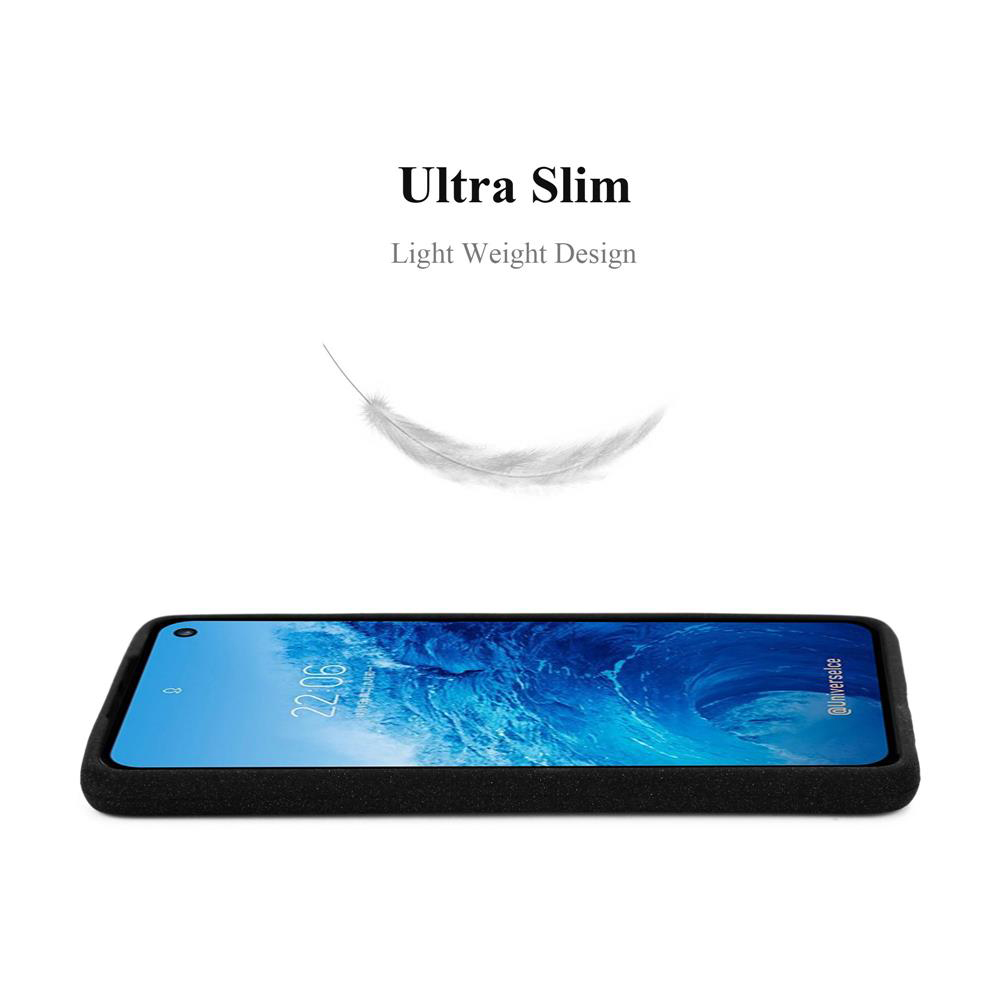 Una custodia nera per telefono appoggiata su una superficie. Una piuma fluttua sopra. Design sottile.