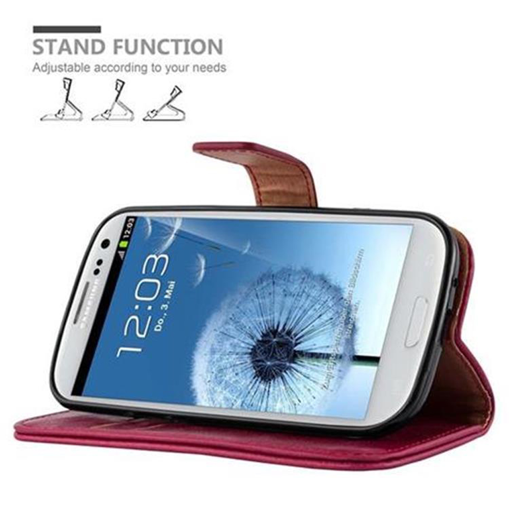 Un teléfono blanco en una funda roja, levantado. Texto: 'FUNCIÓN DE SOPORTE'.