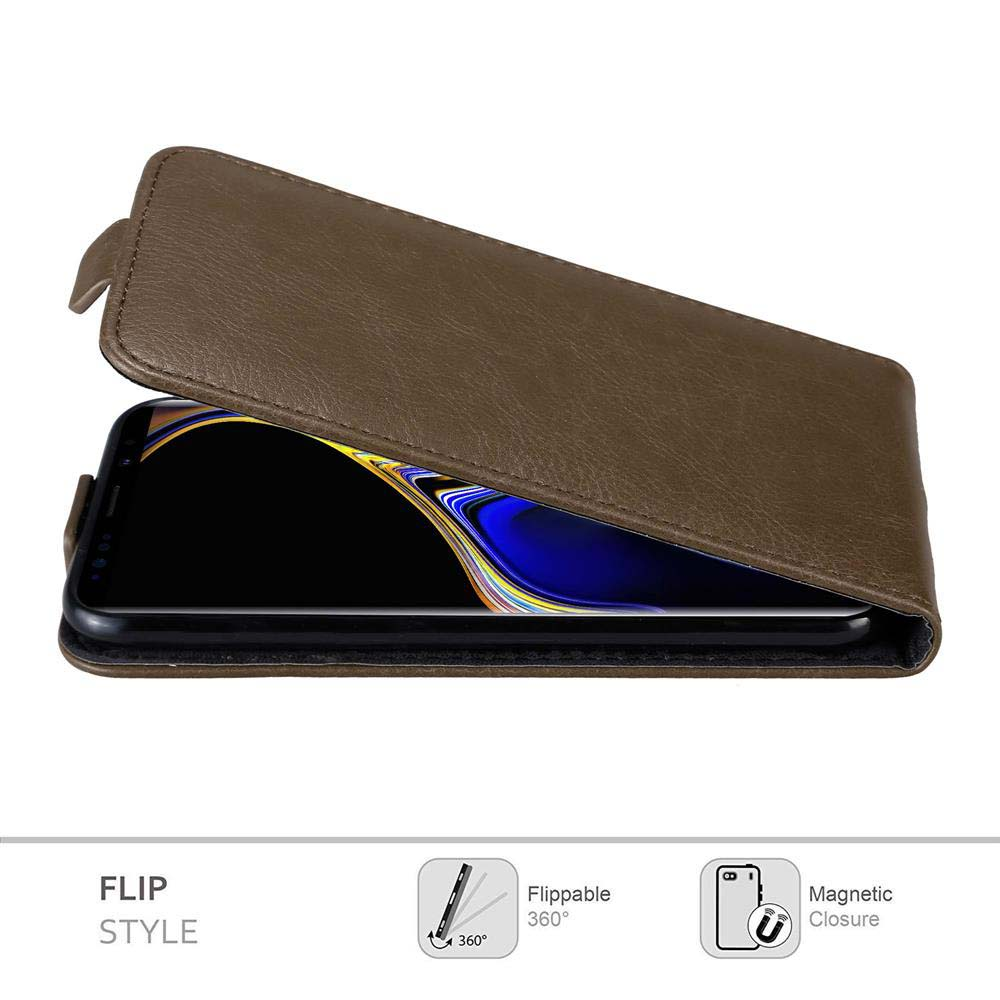 Una custodia a libro marrone è aperta per rivelare un telefono. Ha una chiusura magnetica.