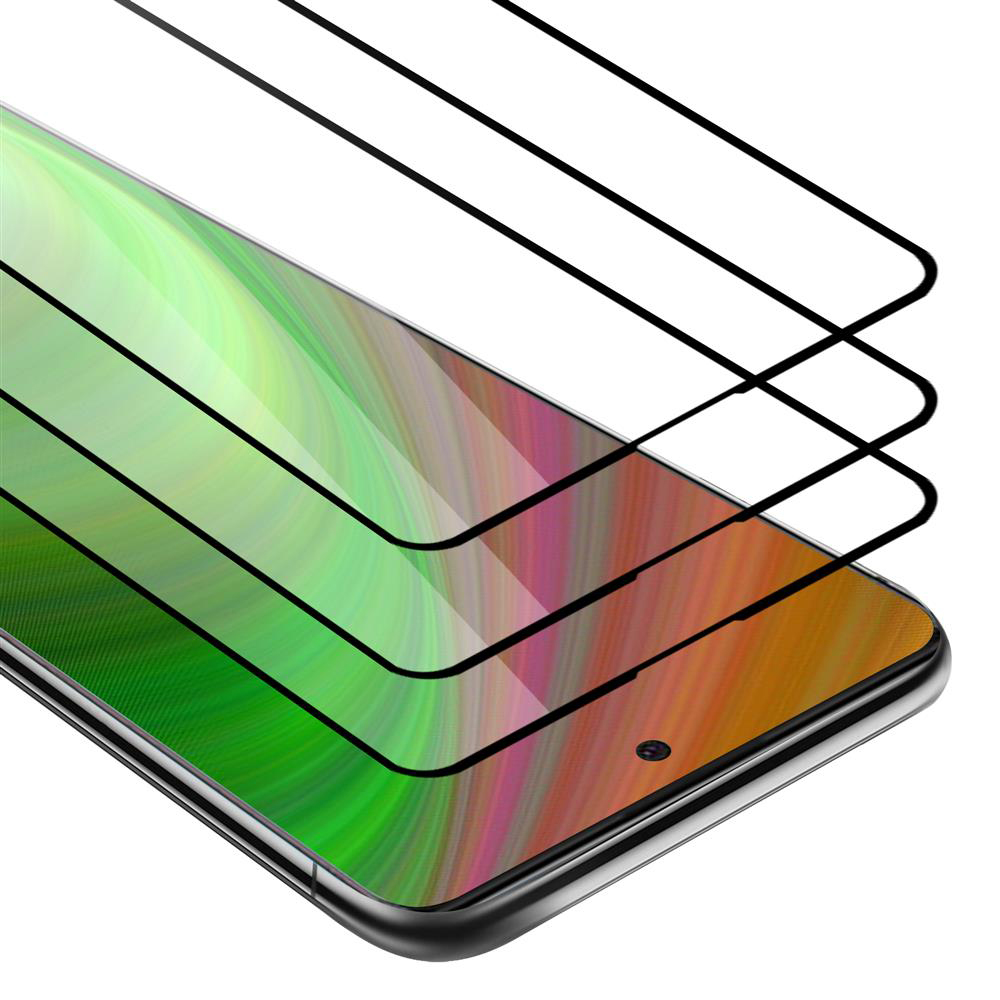 L'immagine mostra un telefono con una protezione per lo schermo applicata. Diverse protezioni per lo schermo sono impilate sul telefono.