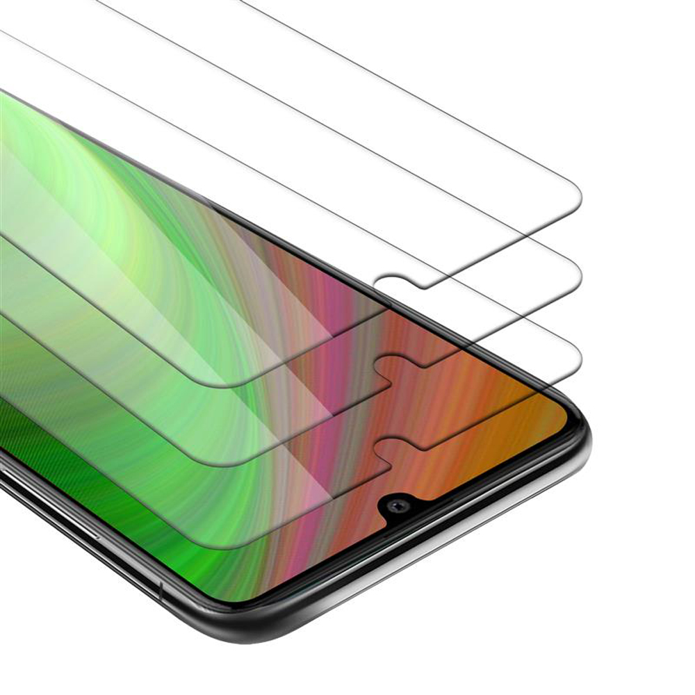 Tre protezioni per lo schermo sono mostrate sopra uno smartphone, dimostrando la loro applicazione.