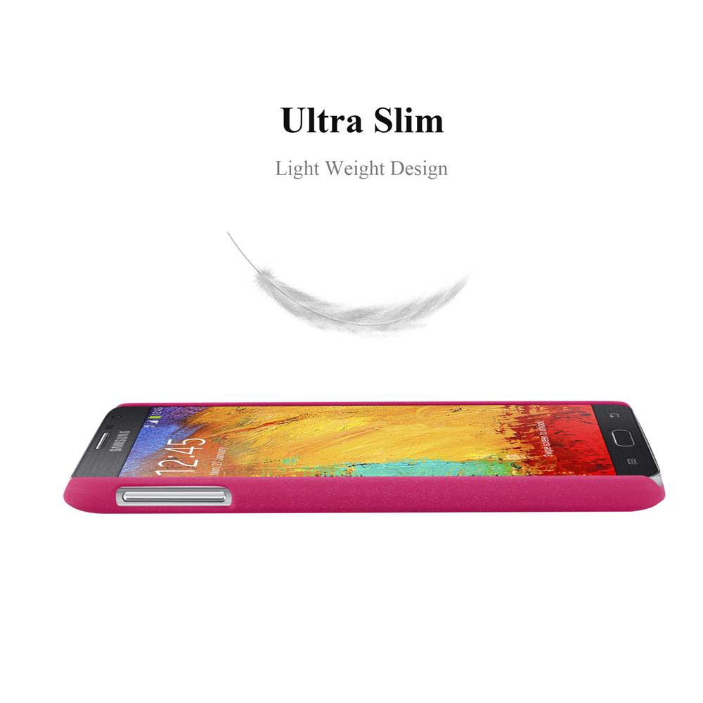Eine pinkfarbene Handyhülle mit einer weißen Feder darüber. Das Telefon liegt waagerecht.