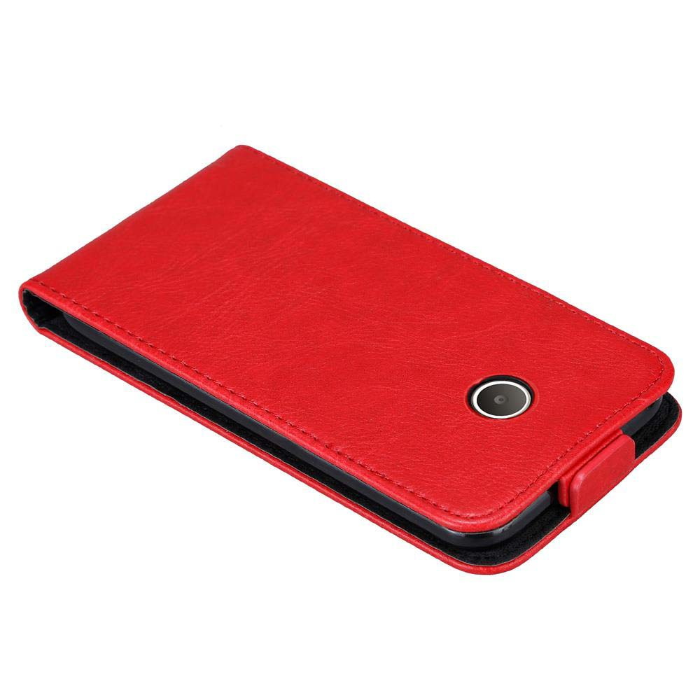 Custodia rossa, chiusa. Interno e telefono non visibili. La custodia è rossa.