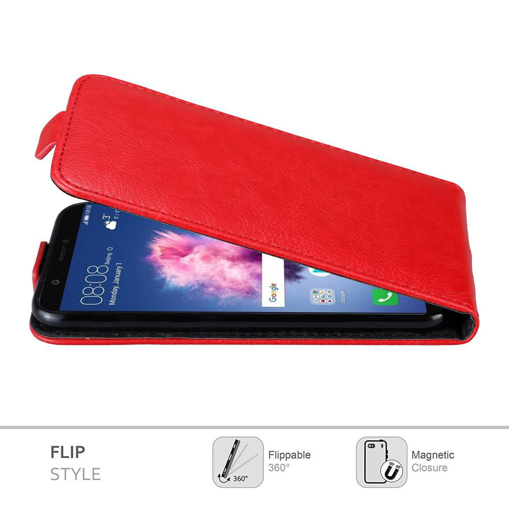 Ein Telefon in einer roten Klapphülle, das den Bildschirm des Telefons mit angezeigter Uhrzeit und Datum zeigt.