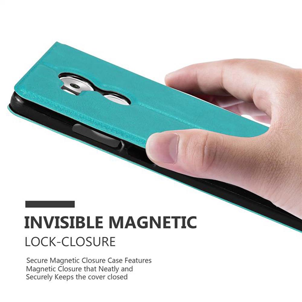 Una mano tiene una custodia turchese. La custodia ha una chiusura magnetica invisibile.