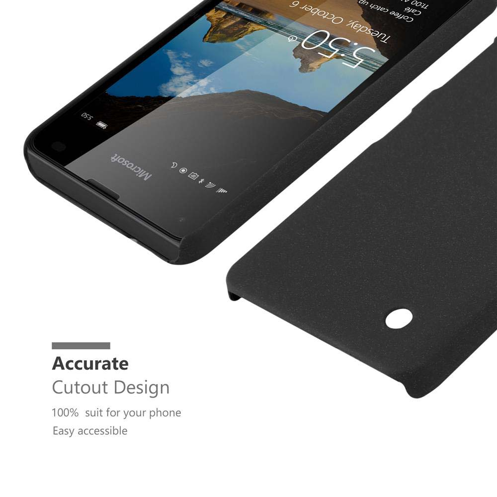Téléphone noir avec un étui noir. Texte : Conception de découpe précise. Facilement accessible.