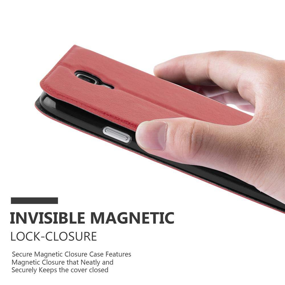 Funda roja para teléfono con una mano que la sostiene abierta, mostrando el interior.