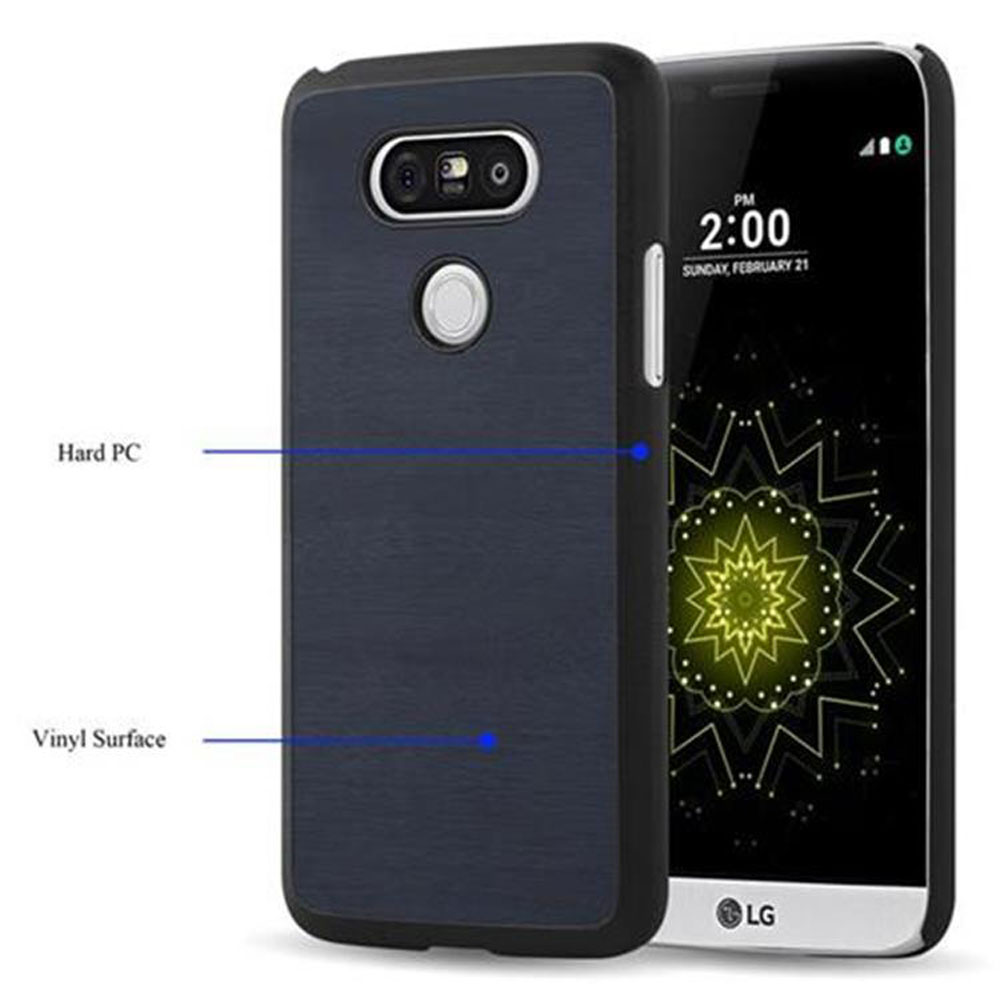 Un telefono con una custodia blu navy. Testo: PC rigido, Superficie vinilica. Il telefono è sul lato destro.