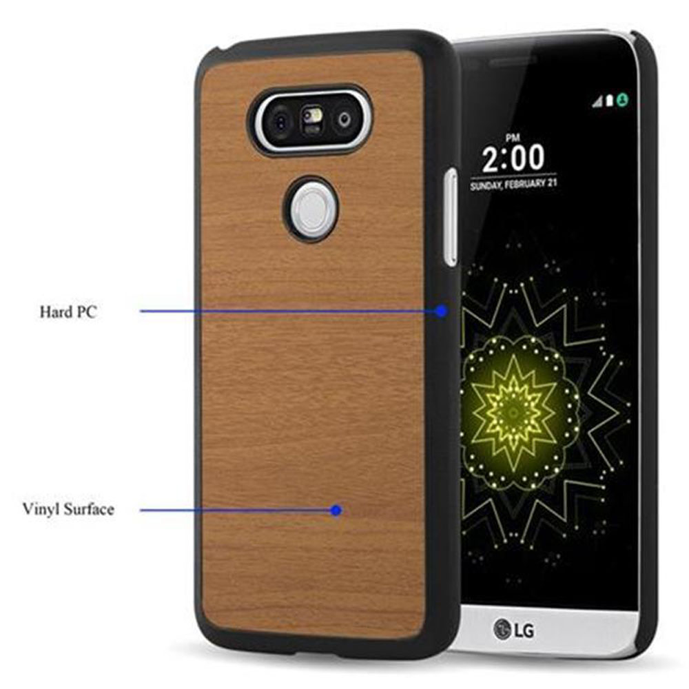 Telefono in custodia effetto legno. Il telefono è nero. La custodia ha bordi neri.