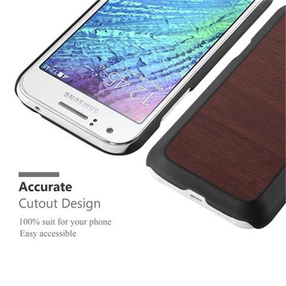 Due telefoni con custodie. Un telefono bianco, una custodia con venature del legno. Il testo dice design di ritaglio accurato.