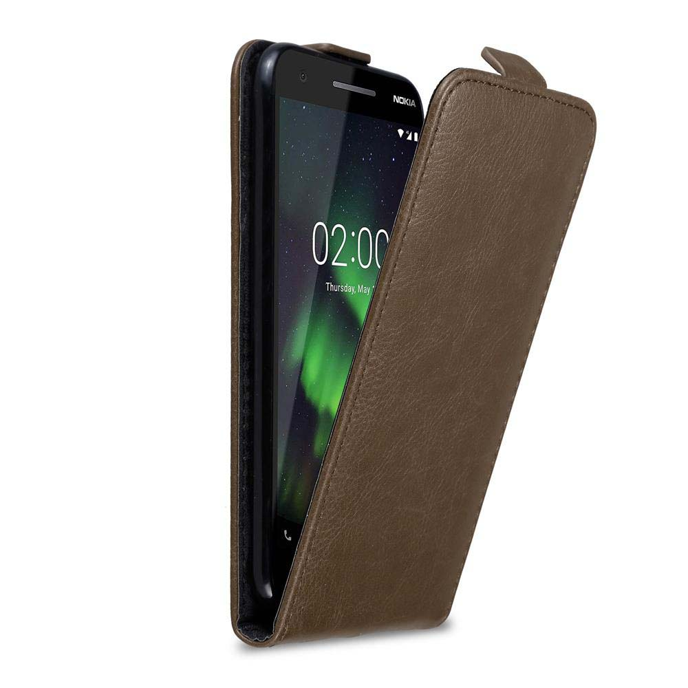 Telefono Nokia in custodia in pelle marrone, aperta. Lo schermo mostra l'ora e uno sfondo verde.