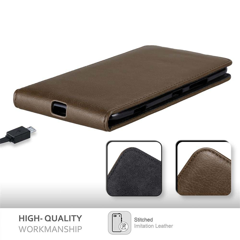 Eine braune Leder-Handyhülle, mit einem schwarzen Telefon darin und einem Ladekabel.