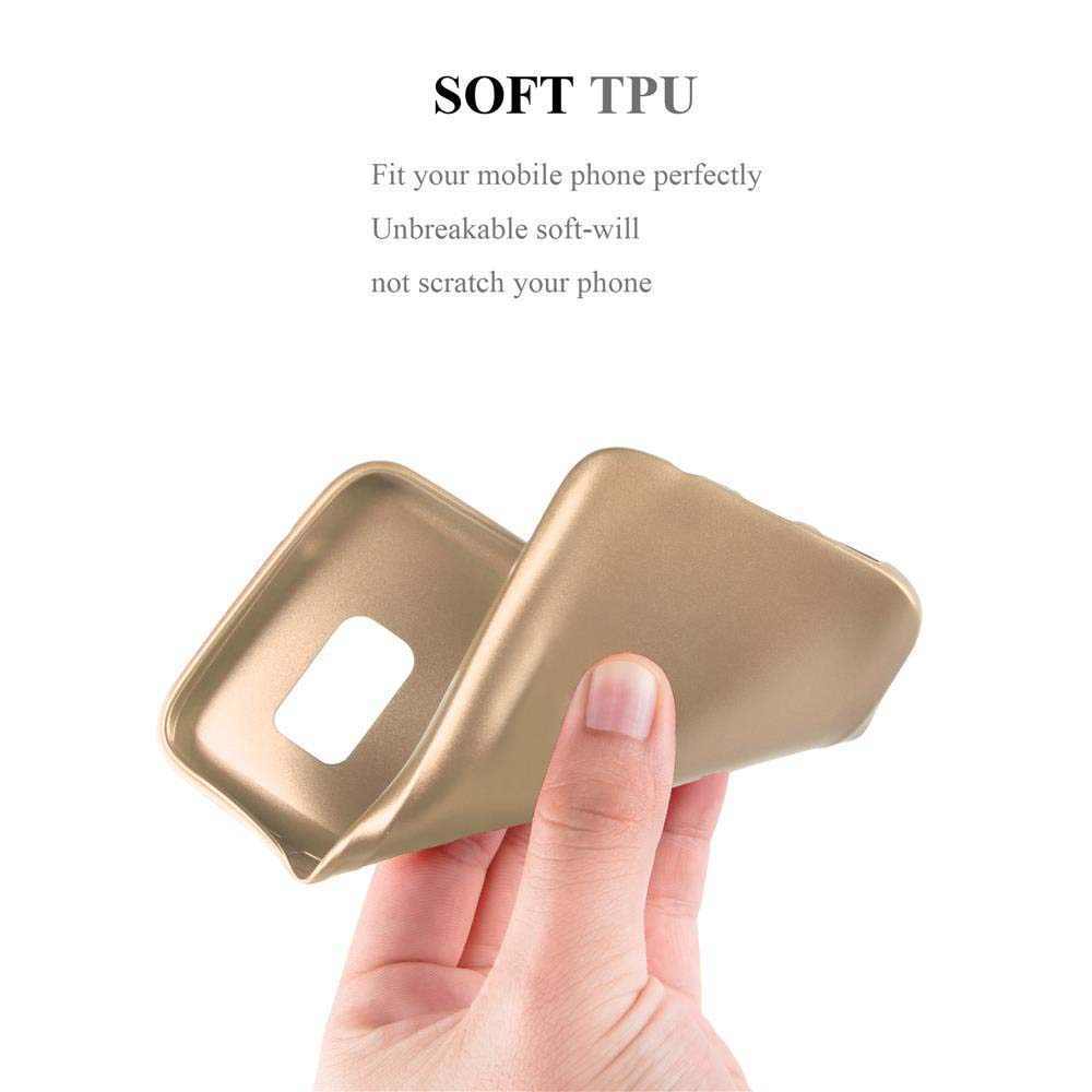 Una mano sosteniendo una funda dorada para teléfono. La funda está abierta. Las palabras "SOFT TPU" son visibles.