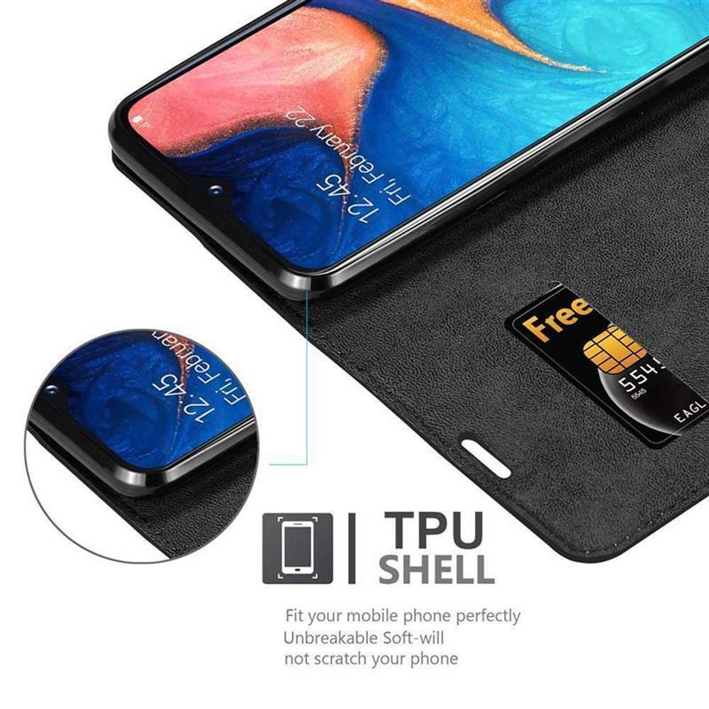 Pantalla del teléfono mostrando hora y fecha, funda negra y tarjeta SIM gratuita.
