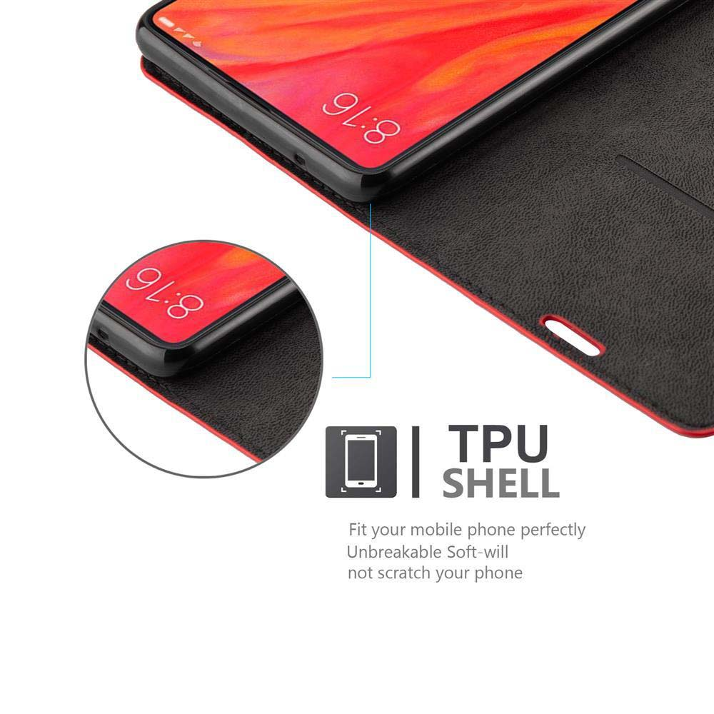 Telefon in geschlossenem Etui. Das Etui ist rot mit schwarzem Innenraum. Der Bildschirm zeigt die Uhrzeit.