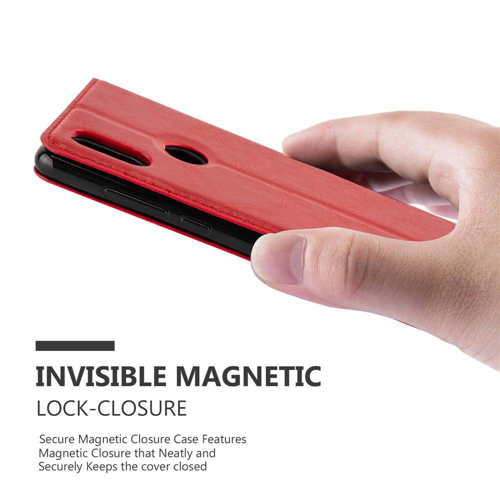 Hand hält rote Handyhülle mit Telefon. Magnetischer Verschluss.