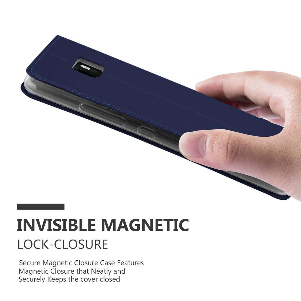 Una custodia per telefono blu navy con un telefono all'interno. Ha una chiusura magnetica, progettata per la sicurezza.