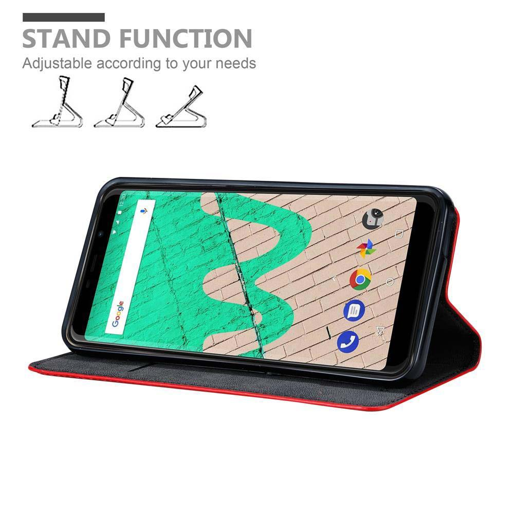 Telefono in custodia con funzione stand. Lo stand è regolabile a diverse angolazioni.