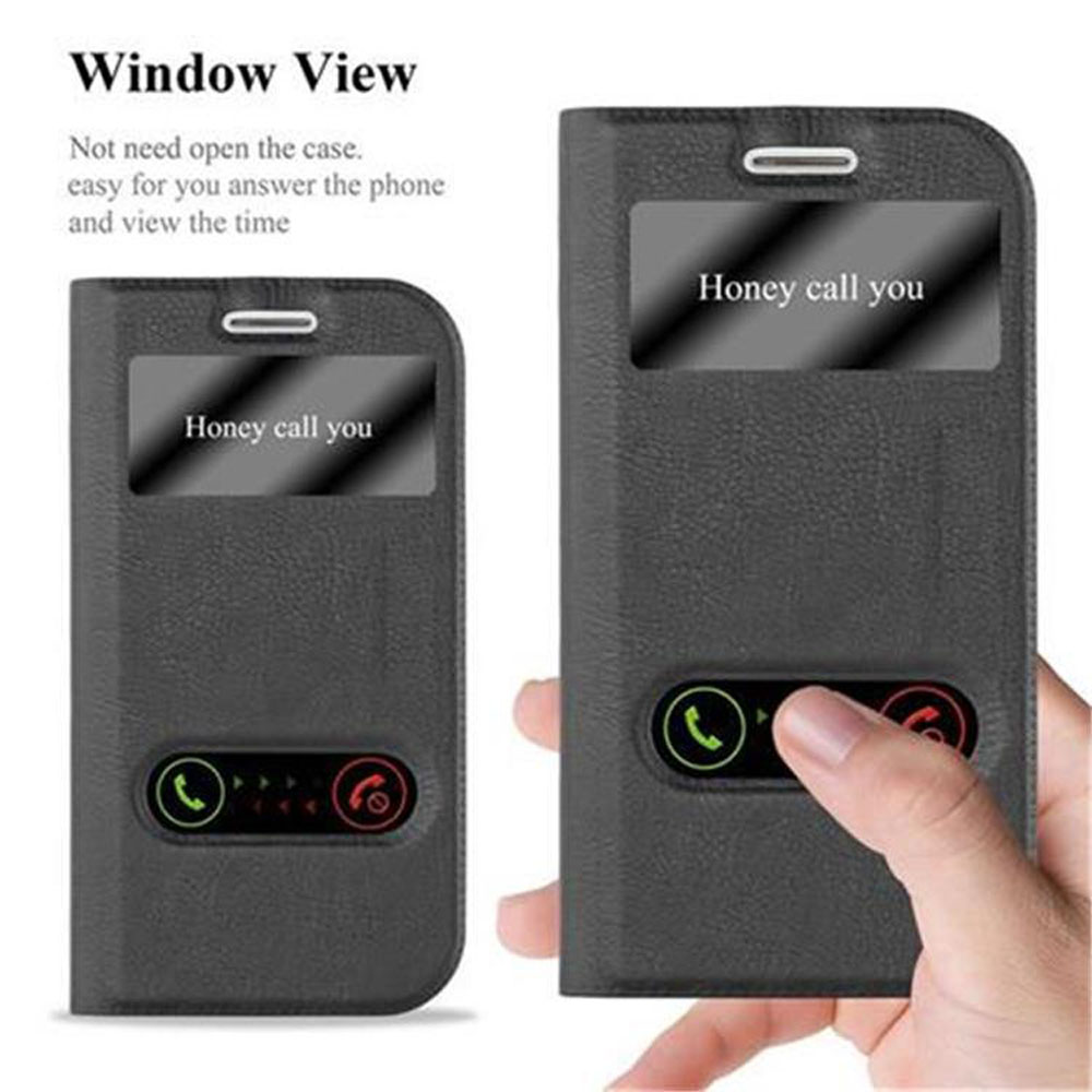 Funda negra, abierta y cerrada. Tiene una ventana para ver la hora.