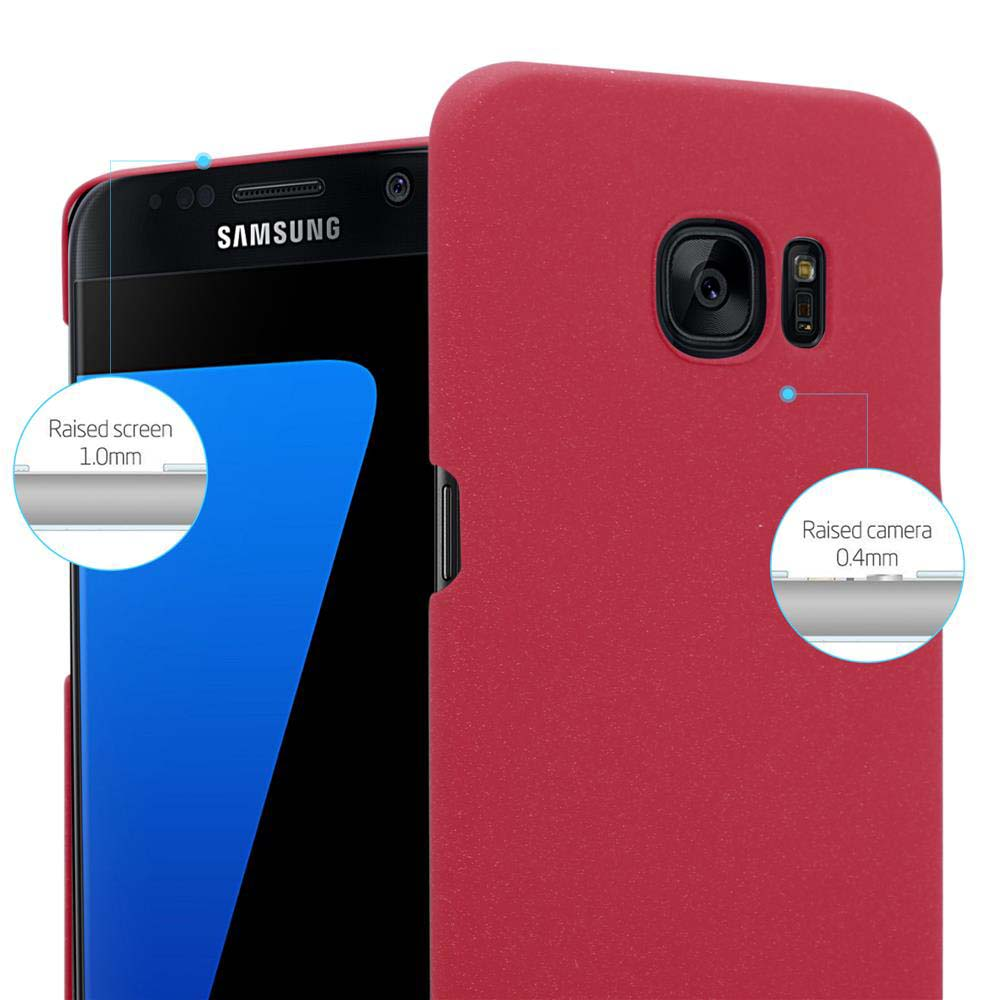 Teléfono con funda roja. Se muestran detalles de cámara y pantalla elevados.