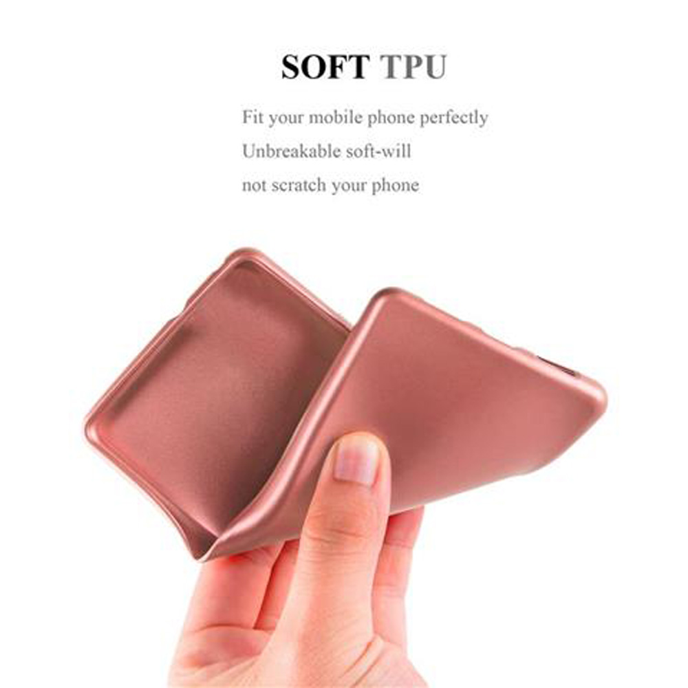 Mano che tiene due custodie per telefono rosa. Le custodie sono progettate per adattarsi perfettamente al telefono.