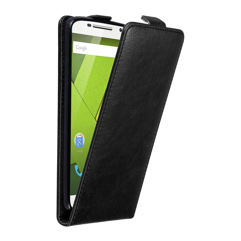 Teléfono negro en funda, funda abierta a la derecha, mostrando la aplicación Google.