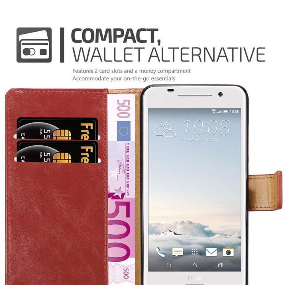 Funda de teléfono con ranuras para tarjetas y dinero. Un teléfono está dentro, mostrando la hora. La funda es roja y marrón.
