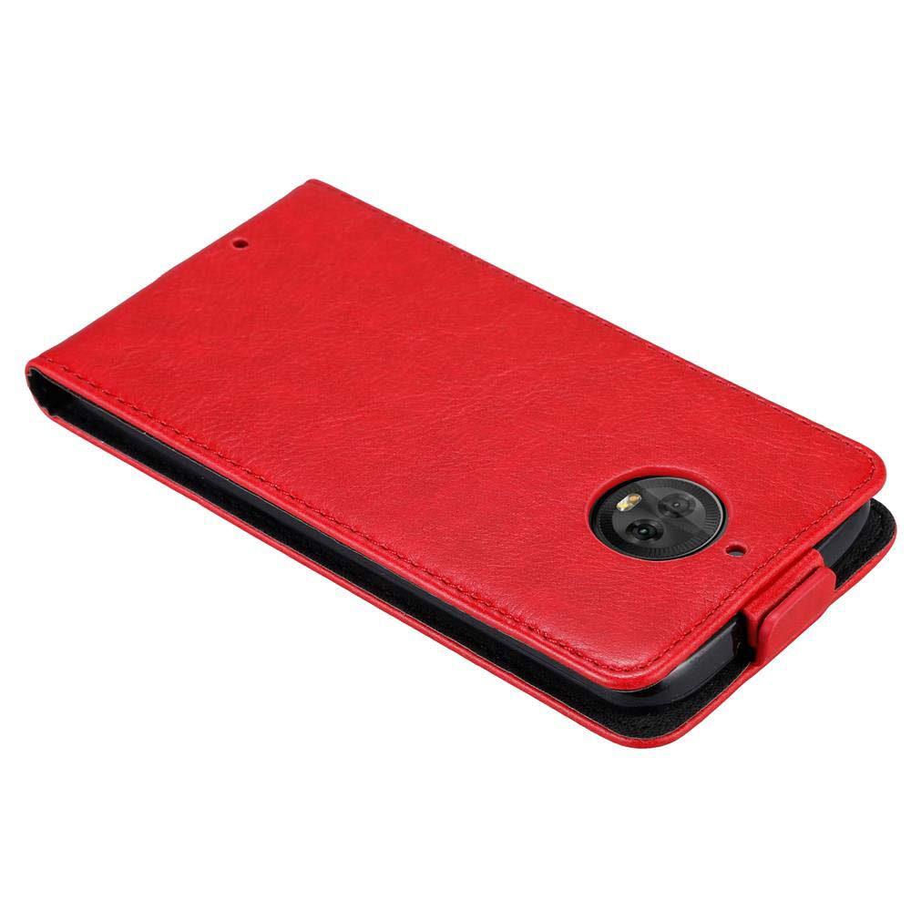 Custodia rossa per telefono con un telefono all'interno. La custodia è mostrata dall'interno. La fotocamera è visibile.