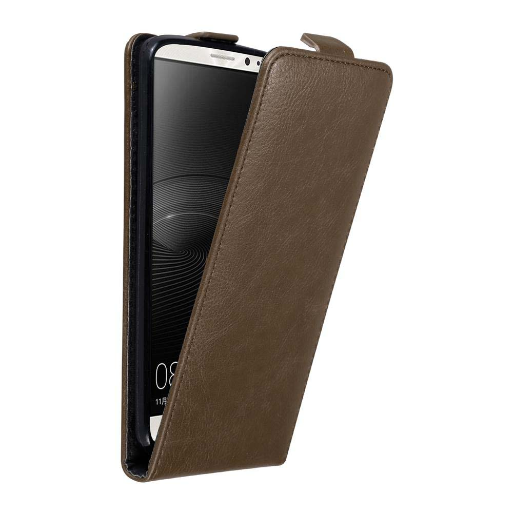 Una funda de teléfono marrón con un teléfono dentro, la tapa está abierta. La pantalla es visible.