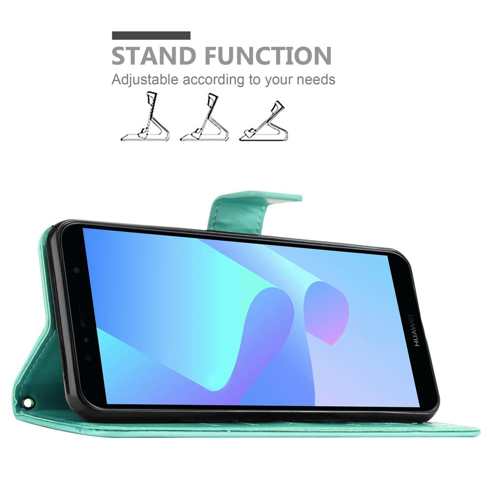 Un telefono in una custodia a portafoglio verde acqua, appoggiato. Lo schermo mostra un'interfaccia colorata.