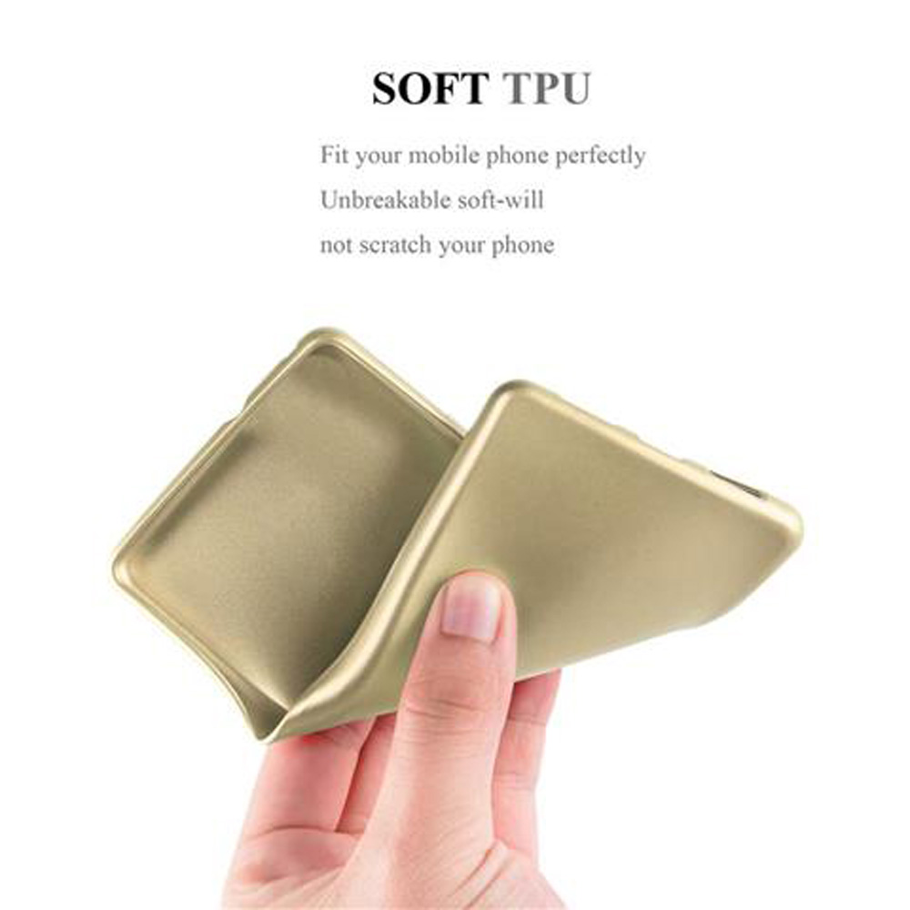 Eine Hand, die eine goldene Handyhülle hält. Der Koffer ist flexibel.