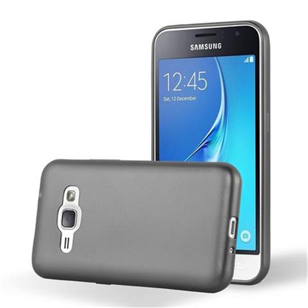 Funda de teléfono gris y teléfono. El teléfono está al lado de la funda. Fondo blanco.