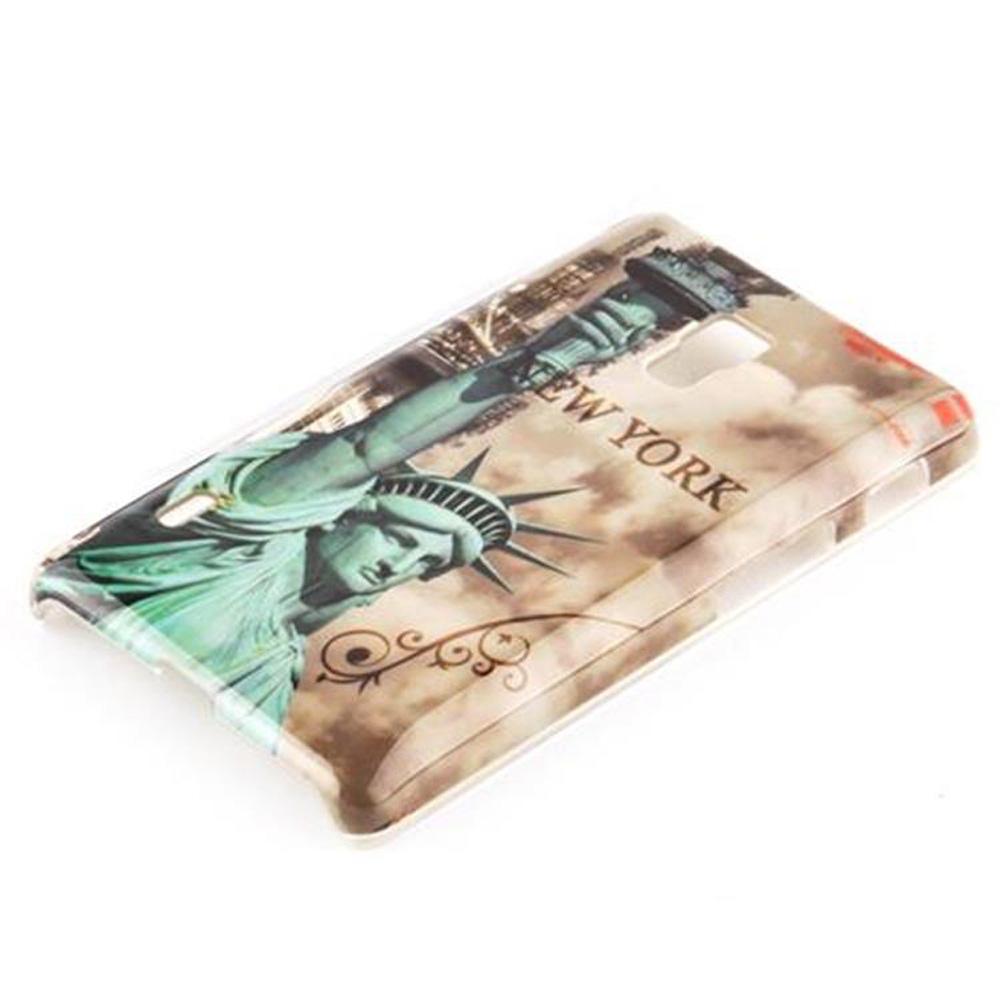 Handyhülle mit Freiheitsstatue-Design. Text: NEW YORK. Die Hülle liegt auf weißer Oberfläche.