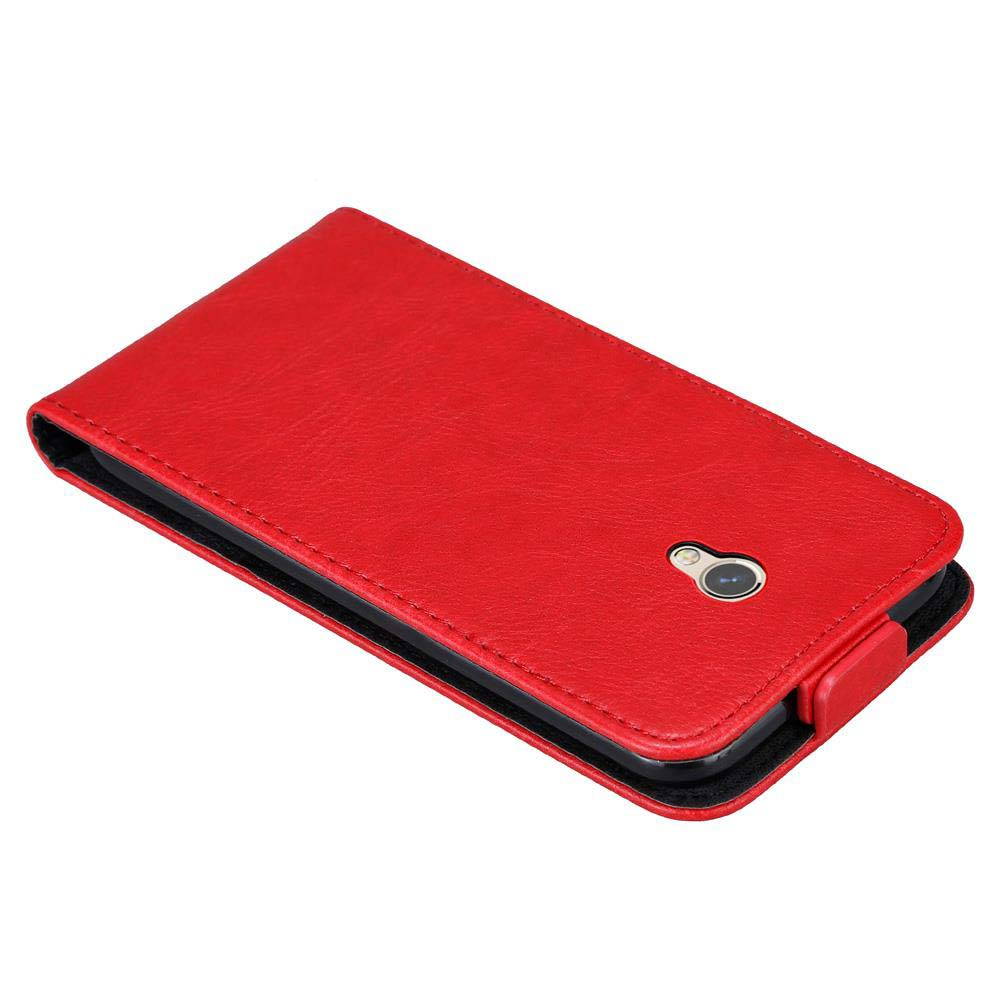 Funda de teléfono roja cerrada, con orificio para la cámara e interior negro, sobre un fondo blanco.