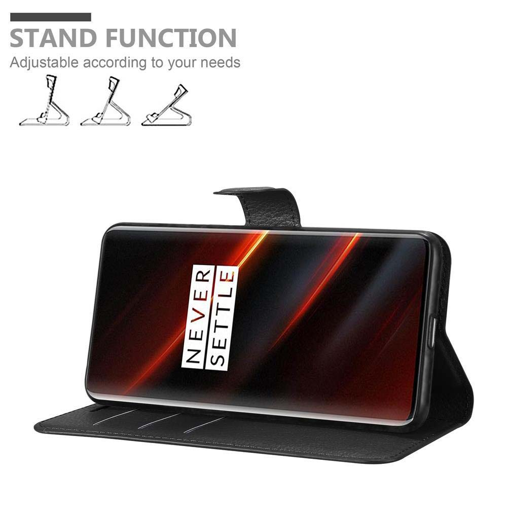 Telefono in una custodia nera, con testo: NEVER SETTLE.