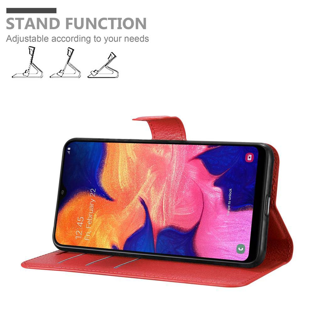 Eine rote Handyhülle, ein Telefon mit geöffnetem Bildschirm und eine Standfunktion.