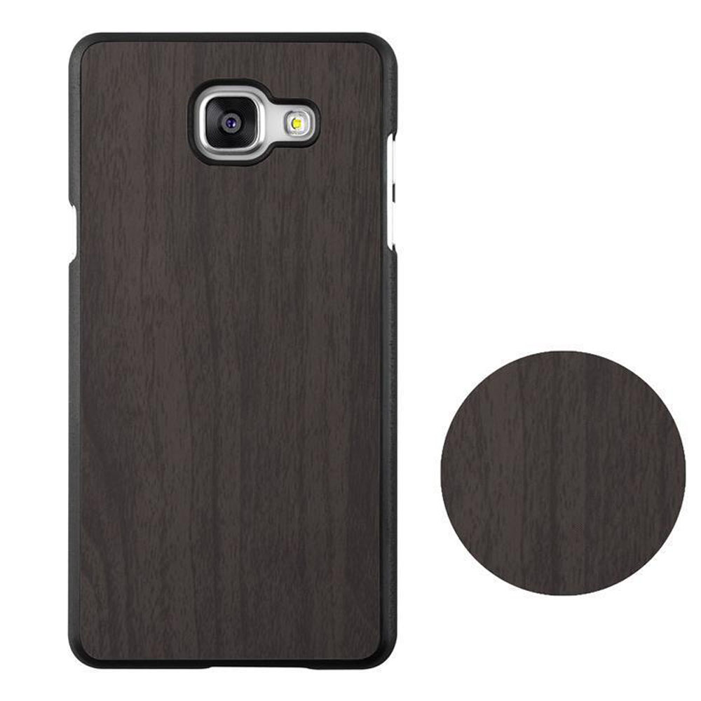 Funda de teléfono con patrón de madera y un teléfono. Hay un patrón circular de madera.