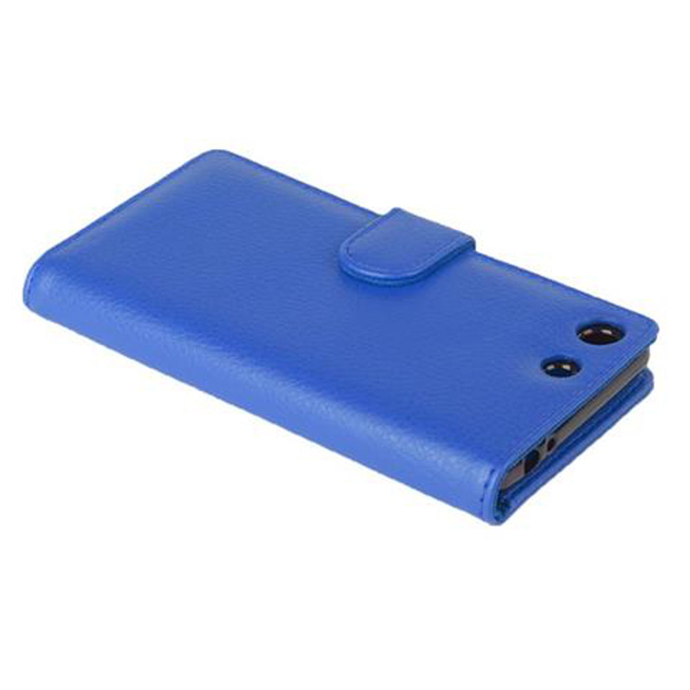 Funda azul para teléfono con solapa. El teléfono está dentro de la funda.