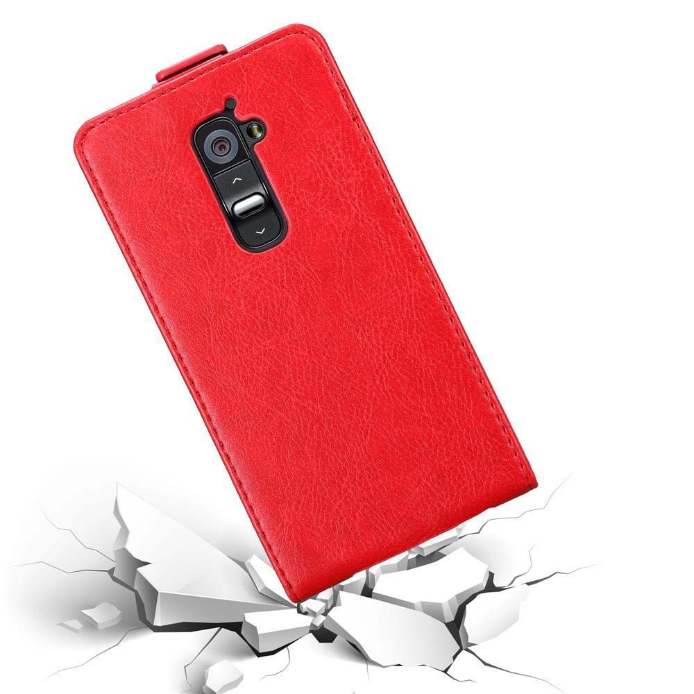 Custodia rossa per telefono con telefono all'interno, su una superficie bianca, con crepe. Sta cadendo.