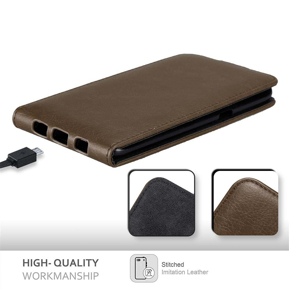 Eine braune Leder-Handyhülle mit Aussparungen für einen USB-C-Anschluss und eine Demonstration hochwertiger Verarbeitung.
