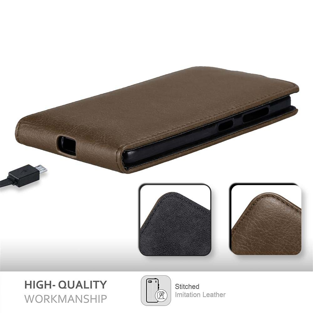 Funda marrón para teléfono en teléfono negro. Características: mano de obra de alta calidad, imitación de cuero cosido y puerto USB.