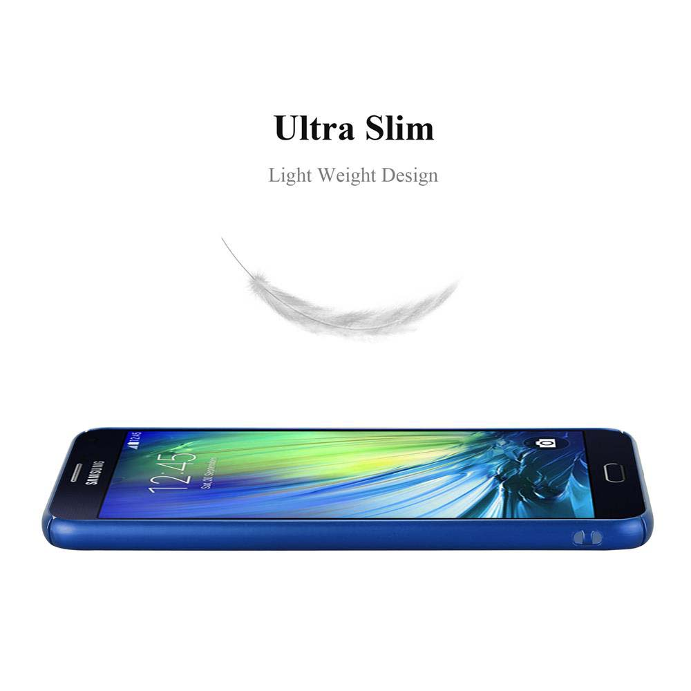 Ein blaues Smartphone liegt flach. Eine Feder schwebt über dem Telefon, darüber Text.