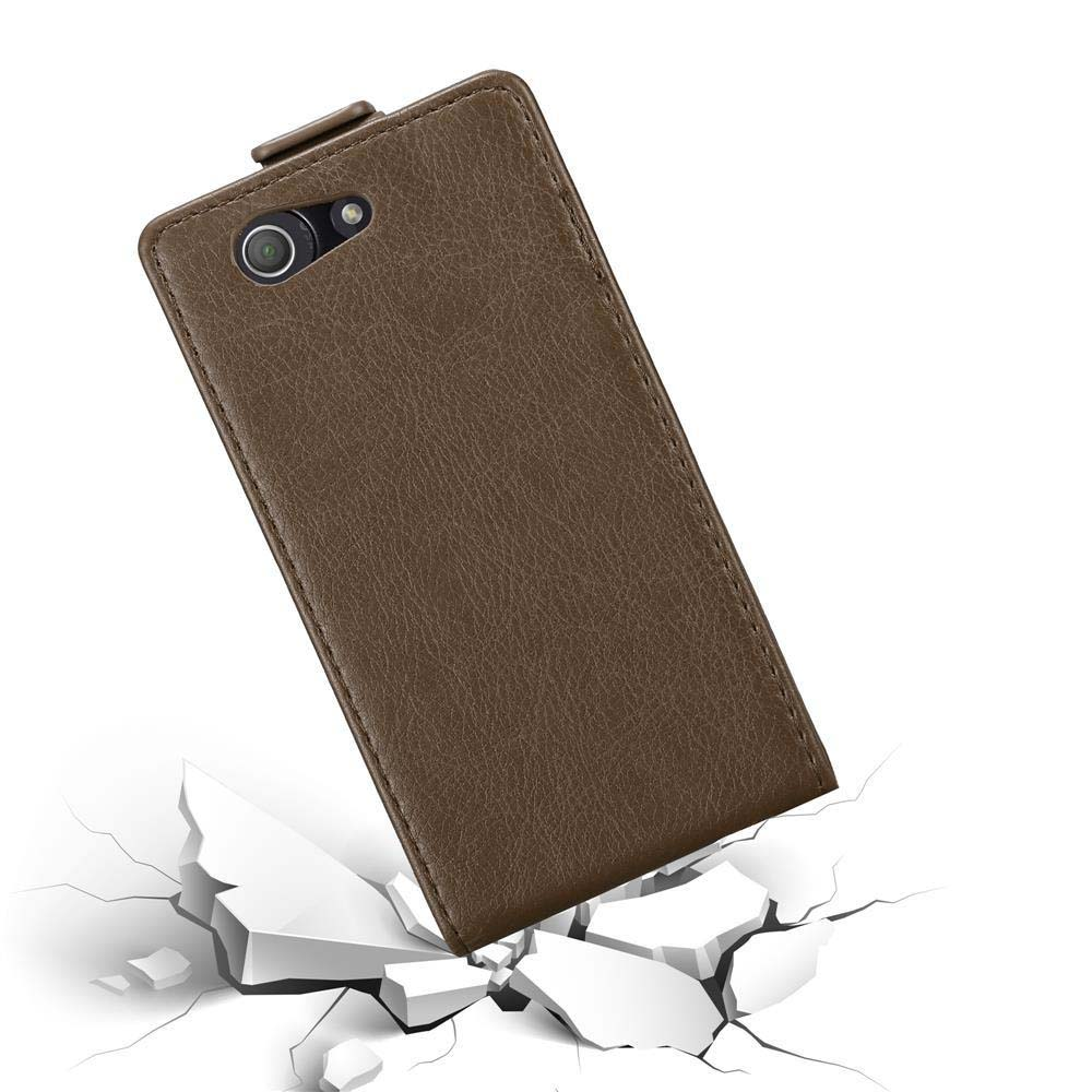 Una funda de teléfono de cuero marrón en una configuración de prueba de caída. La funda está abierta e inclinada.