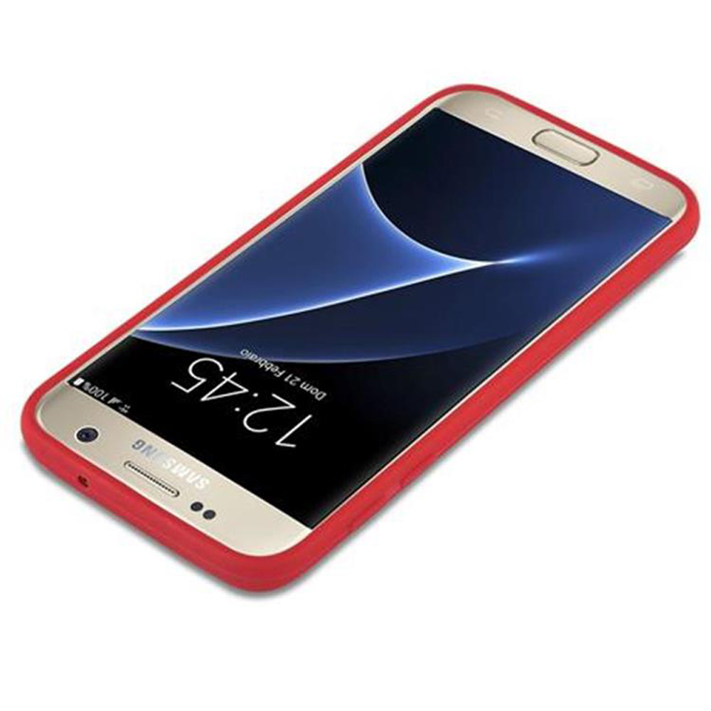 Telefono rosso in una custodia rossa, schermo che mostra l'ora. Cornice dorata intorno.