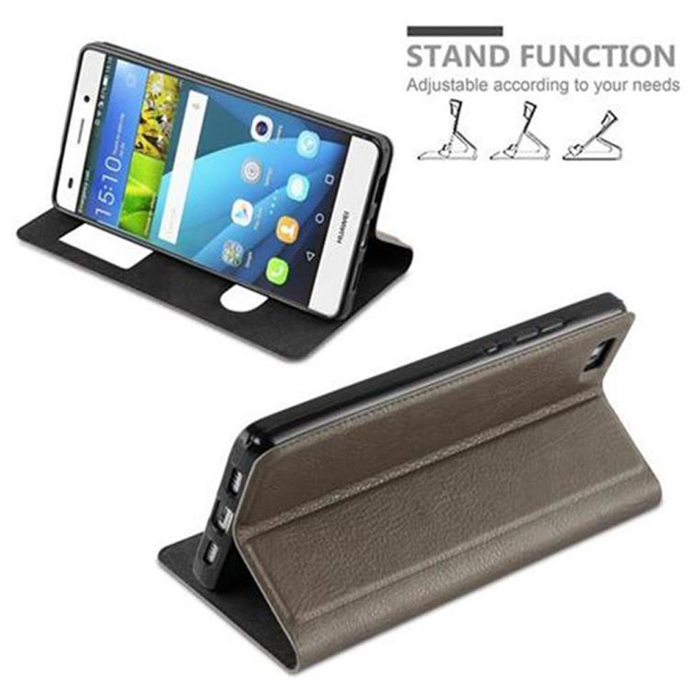 Un teléfono en una funda de cuero marrón que se puede colocar de pie. El teléfono está sobre la superficie blanca.