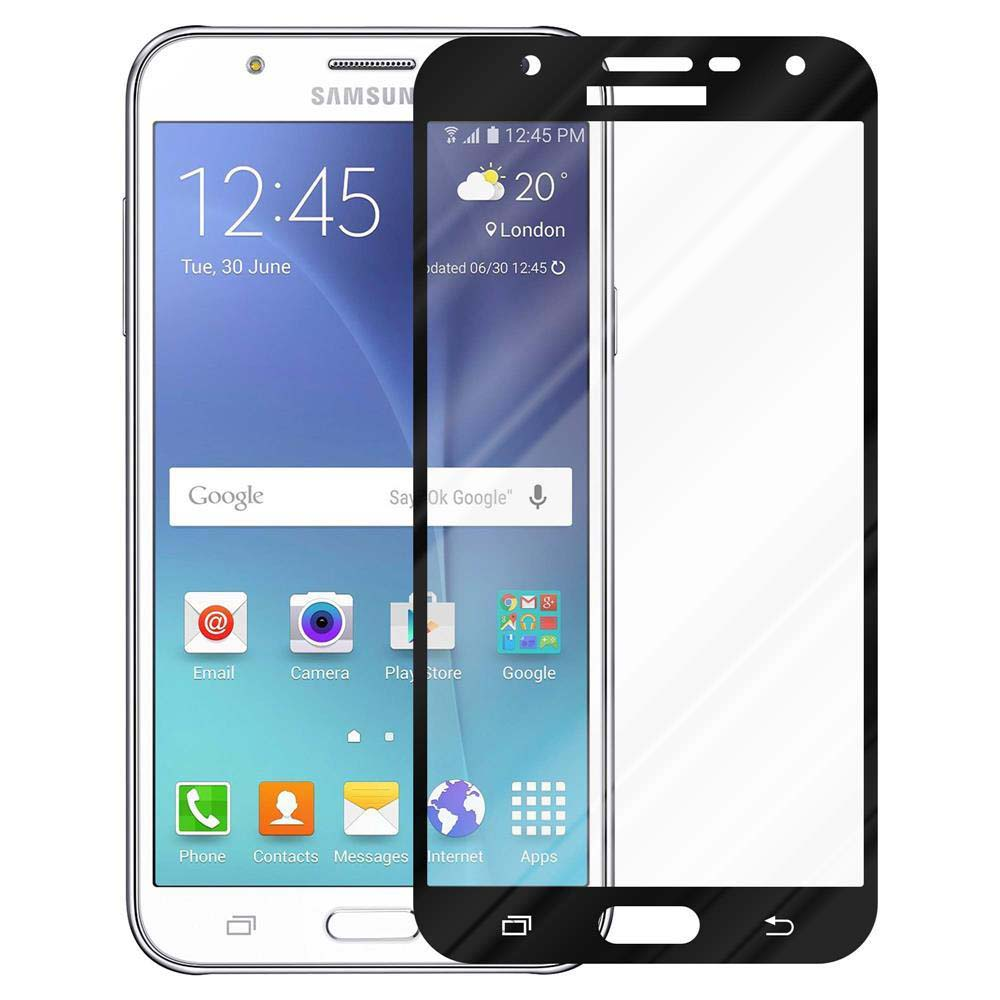 Smartphone con protezione schermo. Il telefono mostra ora e app. Protezione nera con area display trasparente.