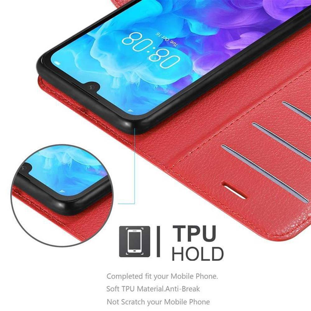 Custodia rossa con telefono. Il telefono mostra l'ora. La custodia ha slot per schede.