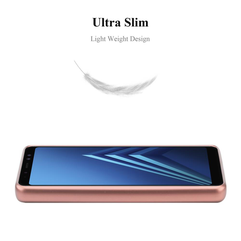Un telefono sottile con custodia oro rosa è in mostra. Una piuma fluttua sopra. Lo sfondo è bianco.