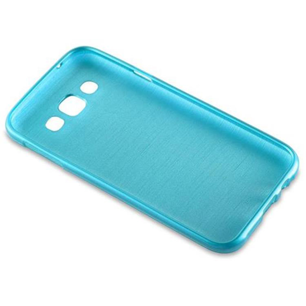 Custodia blu per telefono, angolata, isolata su sfondo bianco. Colore azzurro chiaro.
